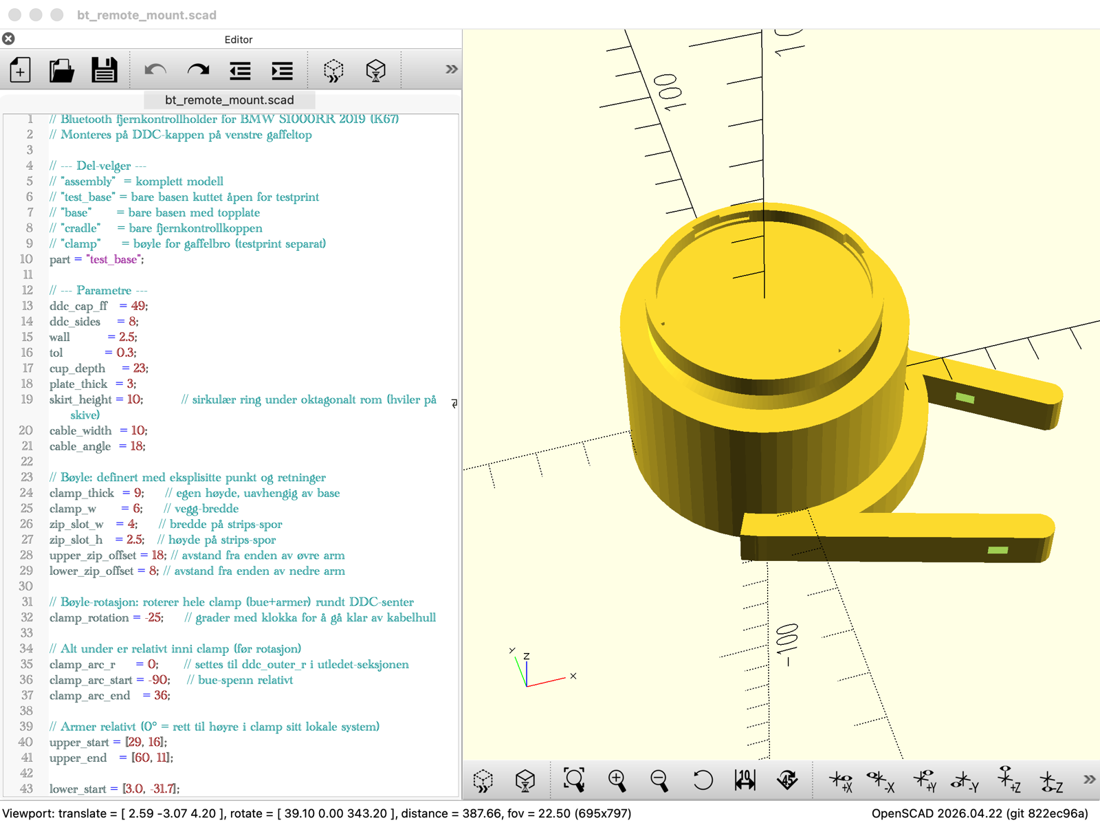 Skjermbilde av OpenSCAD med fjernkontrollholderens kildekode og 3D-preview